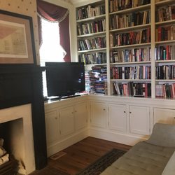 The Aaronsburg Inn - The library