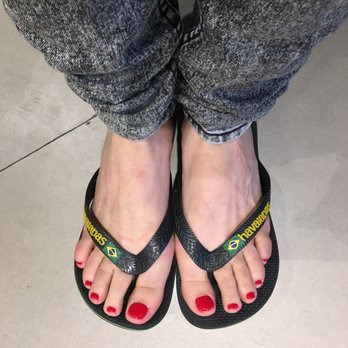 Sweet Beauty - My cute toes. And sporting the Havianas! - Nail Salons Near Me - Barcelona, B