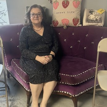 Deja Vu Upscale Consignment - Women's Clothing Near Me - Pine Bluff, Arkansas
