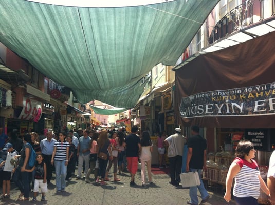 Kemeraltı Bazaar by null