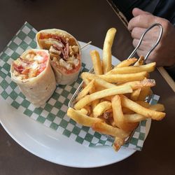 Ridge Pub and Grill - Crispy chicken wrap