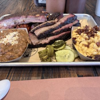 Helberg Barbecue - Ribs, brisket, jalapeño cheese sausage, beans, Mac-n-cheese, pickles and jalapeños - Barbeque Near Me - Woodway, Texas
