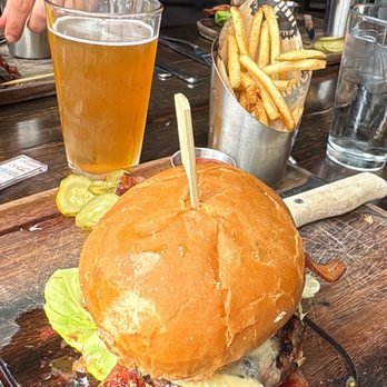 Union Kitchen and Tap Encinitas - The Executive Burger - New American Near Me - Encinitas, California Union Kitchen and Tap Encinitas - The Executive Burger - New American Near Me - Encinitas, California