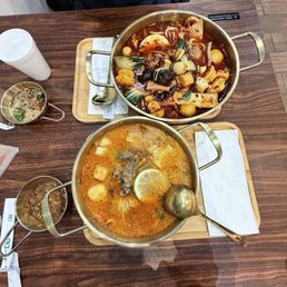 Set with Tom Yum Soup Base 冬阴功汤底套餐 (Mild Spicy) Set with Tom Yum Soup Base 冬阴功汤底套餐 (Mild Spicy)