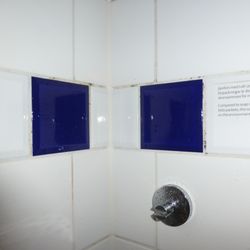 Scandic Foresta - Mold in the bathroom and an open spot for conditioner.