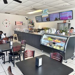 Frosty's Caffe - Inside seating