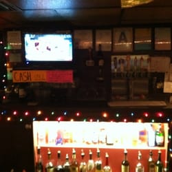 The Little Club - Cheap, strong drinks... CASH ONLY (ATM inside)