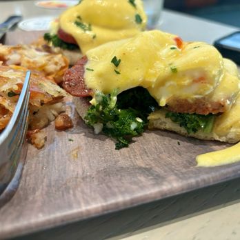 Maui Brewing Co. - Kailua - Spicy sausage egg Benedict - Breweries Near Me - Kailua, Hawaii Maui Brewing Co. - Kailua - Spicy sausage egg Benedict - Breweries Near Me - Kailua, Hawaii