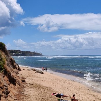 Kuilei Cliffs Beach Park - Looking to the left - Parks Near Me - Honolulu, Hawaii
