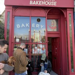 Chatsworth Bakehouse - Outside ...long lines