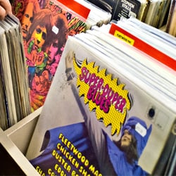 Mixed Up Records - Lots of lovely vinyl to flick through