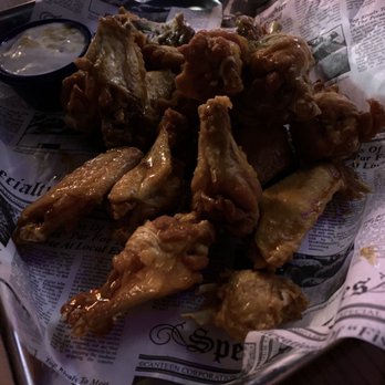 Mad Hippo Saloon - Chicken wings - Sports Bars Near Me - Kissimmee, Florida