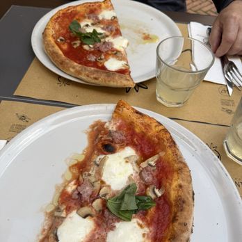 Pummarò La Pizza - They even split it for us when we mentioned sharing it. - Internet Cafes Near Me - Pienza, SI Pummarò La Pizza - They even split it for us when we mentioned sharing it. - Internet Cafes Near Me - Pienza, SI