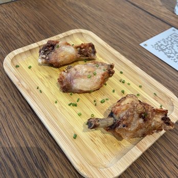 Entre Santos - Aperitivo - complimentary chicken wings - Cocktail Bars Near Me - Madrid, M Entre Santos - Aperitivo - complimentary chicken wings - Cocktail Bars Near Me - Madrid, M