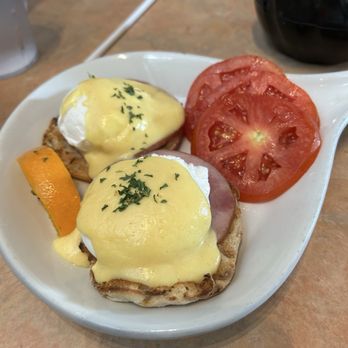 Skillets Cafe & Grill - Eggs Benedict - Breakfast & Brunch Near Me - Hilton Head Island, South Carolina Skillets Cafe & Grill - Eggs Benedict - Breakfast & Brunch Near Me - Hilton Head Island, South Carolina