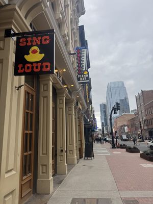 Pete's Dueling Piano Bar by null