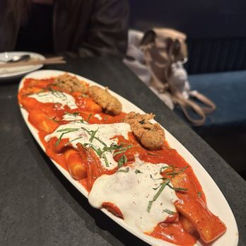 Seoul Salon - Rose Tteokbokki 로제 떡볶이 - Korean Near Me - New York, New York Seoul Salon - Rose Tteokbokki 로제 떡볶이 - Korean Near Me - New York, New York