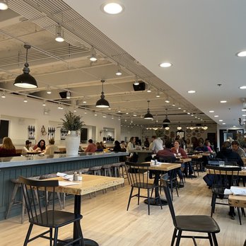 Roux Diner - Dining area - Breakfast & Brunch Near Me - Chicago, Illinois