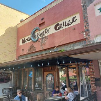 Moon Cricket Grille - Restaurant entrance - New American Near Me - Winter Garden, Florida