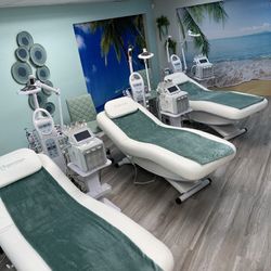 Maulini Esthetics Body And Skin Spa - Facial room