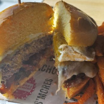 Cold Beers & Cheeseburgers - Burgers Near Me - Gilbert, Arizona