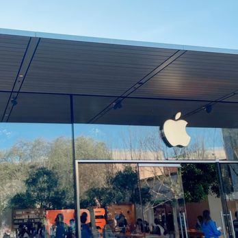Apple Broadway Plaza - Outside - Mobile Phones Near Me - Walnut Creek, California Apple Broadway Plaza - Outside - Mobile Phones Near Me - Walnut Creek, California