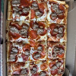 Rocky Rococo - Large pizza with Sausage and pepperoni