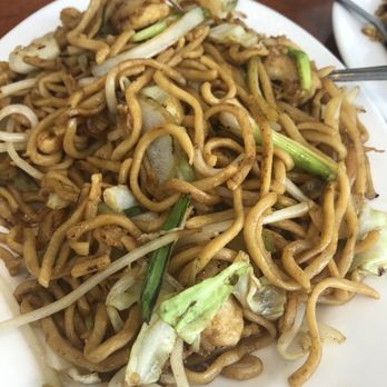 Heng's Cafe - Chicken chow main - Chinese Near Me - Yuba City, California Heng's Cafe - Chicken chow main - Chinese Near Me - Yuba City, California