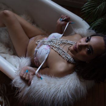 The Confidence Sessions - Boudoir Photography Near Me The Confidence Sessions - Boudoir Photography Near Me