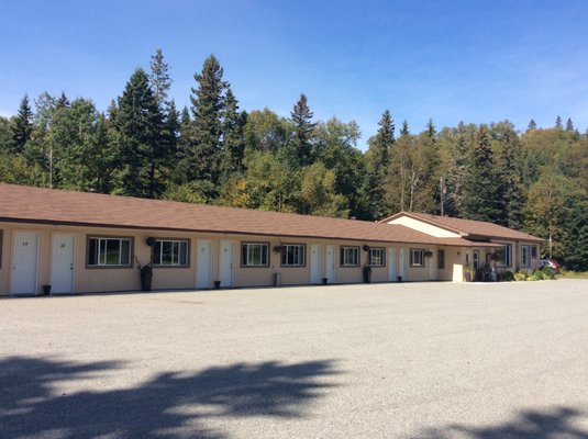 Parkway Motel by null
