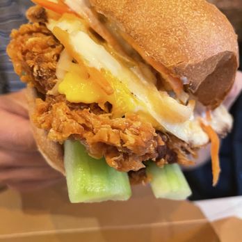 Brew Memories - Crispy Buttermilk Chicken Deluxe Sandwich w/ Fries - Coffee & Tea Near Me - Brooklyn, New York