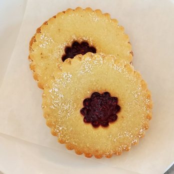 Tatte Bakery & Cafe | Capitol Crossing - Linzer cookies - Breakfast & Brunch Near Me - Washington, DC, District of Columbia