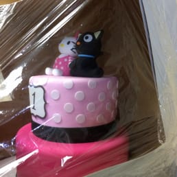 This is when we got the cake home. I will post better pictures from the camera soon! This is when we got the cake home. I will post better pictures from the camera soon!