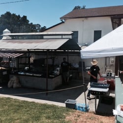 Linn's Bar-B-Que - The Linns team hard at work!! Good guys all of them.