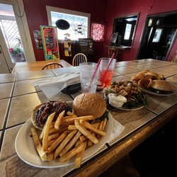 Peterson's Corner - Food & dining area