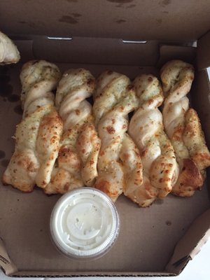 Round Table 34 Photos 71 Reviews 23254 Lyons Ave Newhall Ca United States Restaurant Phone Number 23254 Lyons Ave Newhall Ca, Round Table Garlic Twists