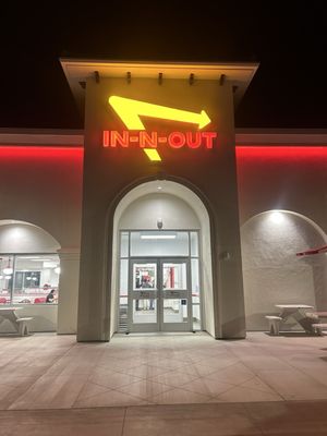 In-N-Out Burger by null