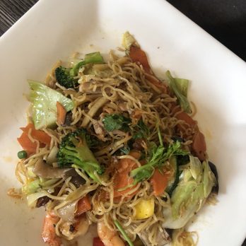 Pho Benny - Shrimp chicken chow mein combo - Vietnamese Near Me - Lafayette, California