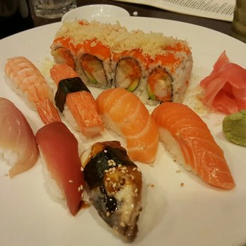 Sushi Para II - Pop up roll with assorted nigiri - Sushi Bars Near Me - Chicago, Illinois Sushi Para II - Pop up roll with assorted nigiri - Sushi Bars Near Me - Chicago, Illinois