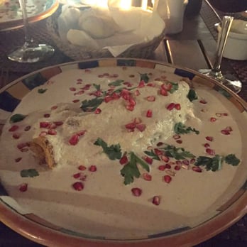 Casareyna - Chile en Nogada Please!! I beg you. Order this!! - Hotels Near Me - Puebla, PUE
