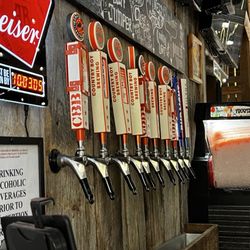 Toad's BARn & Grill - Beer taps