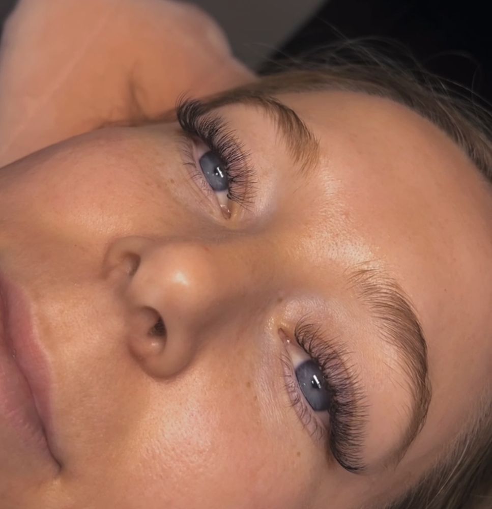 The Luxe Lash Logo