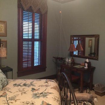 Fig Tree Manor - Bed & Breakfast Near Me - Palestine, Texas Fig Tree Manor - Bed & Breakfast Near Me - Palestine, Texas