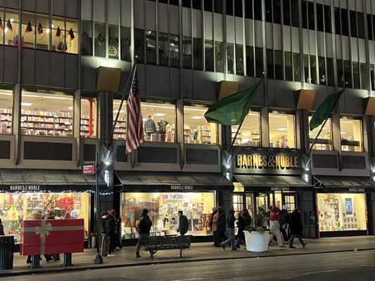 Barnes & Noble by null