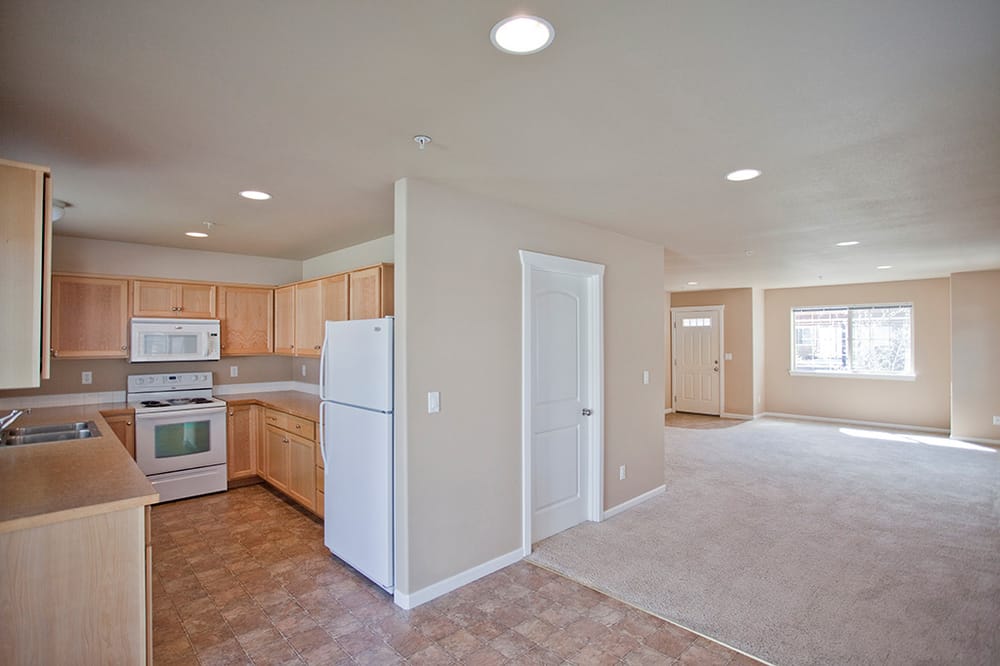EMPIRE VILLAGE TOWNHOMES Updated July 2024 20826 NE Sierra Dr, Bend