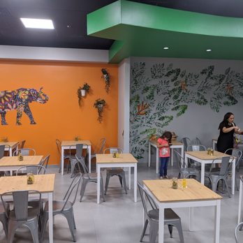 O-MRKT - Sitting Area - Juice Bars & Smoothies Near Me - Guaynabo, Puerto Rico