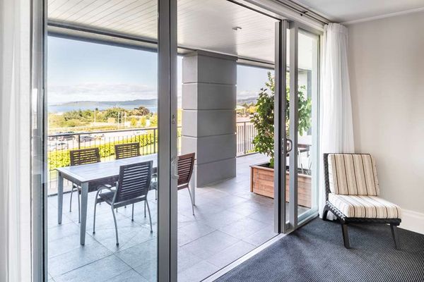 Hilton Lake Taupo by null