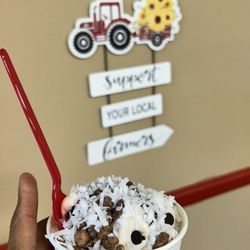 Mini cupful of Root beer and Vanilla with some crunchy toppings.