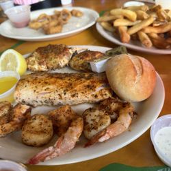 Blackbeard's Restaurant - Blackbeard's Seafood Platter Supreme with Mahi Mahi
