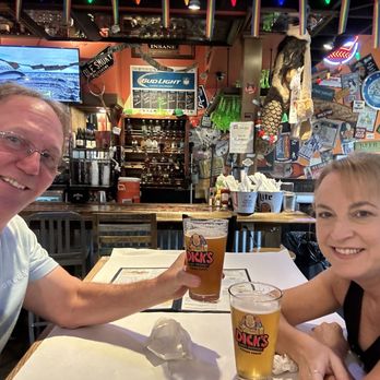 Dick's Last Resort - Pigeon Forge - Ice cold beer!! Cheers - American Near Me - Pigeon Forge, Tennessee